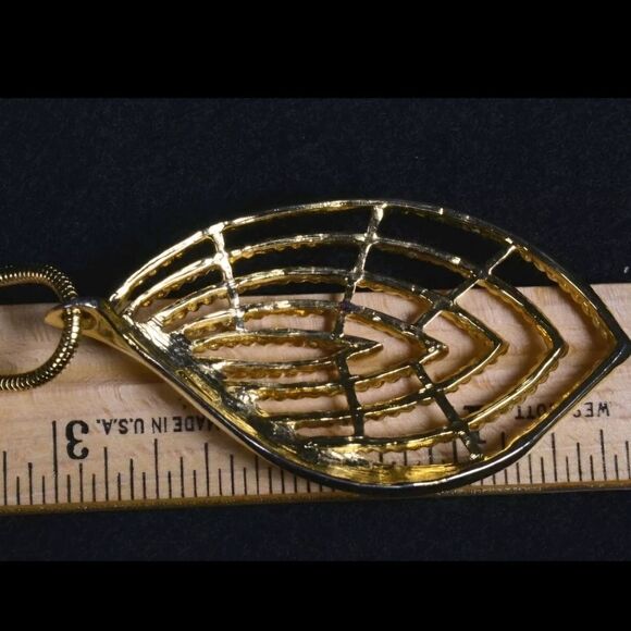 Vintage TRIFARI Goldtone Abstract Leaf Pendant 3"L Necklace & Snake Chain 36"L - Picture 3 of 5